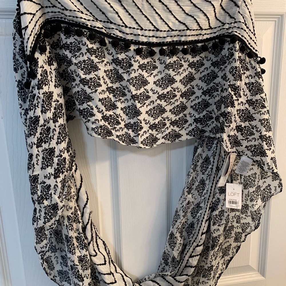 Women’s LOFT infinity scarf - Picture 9 of 14